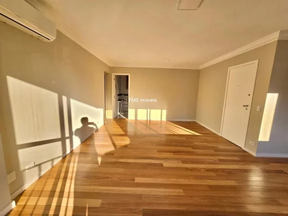 Imagem Apartamento à venda em Moema, com 3 quartos sendo1 suíte, 3 banheiros, 2 vagas, 130m² de área.
