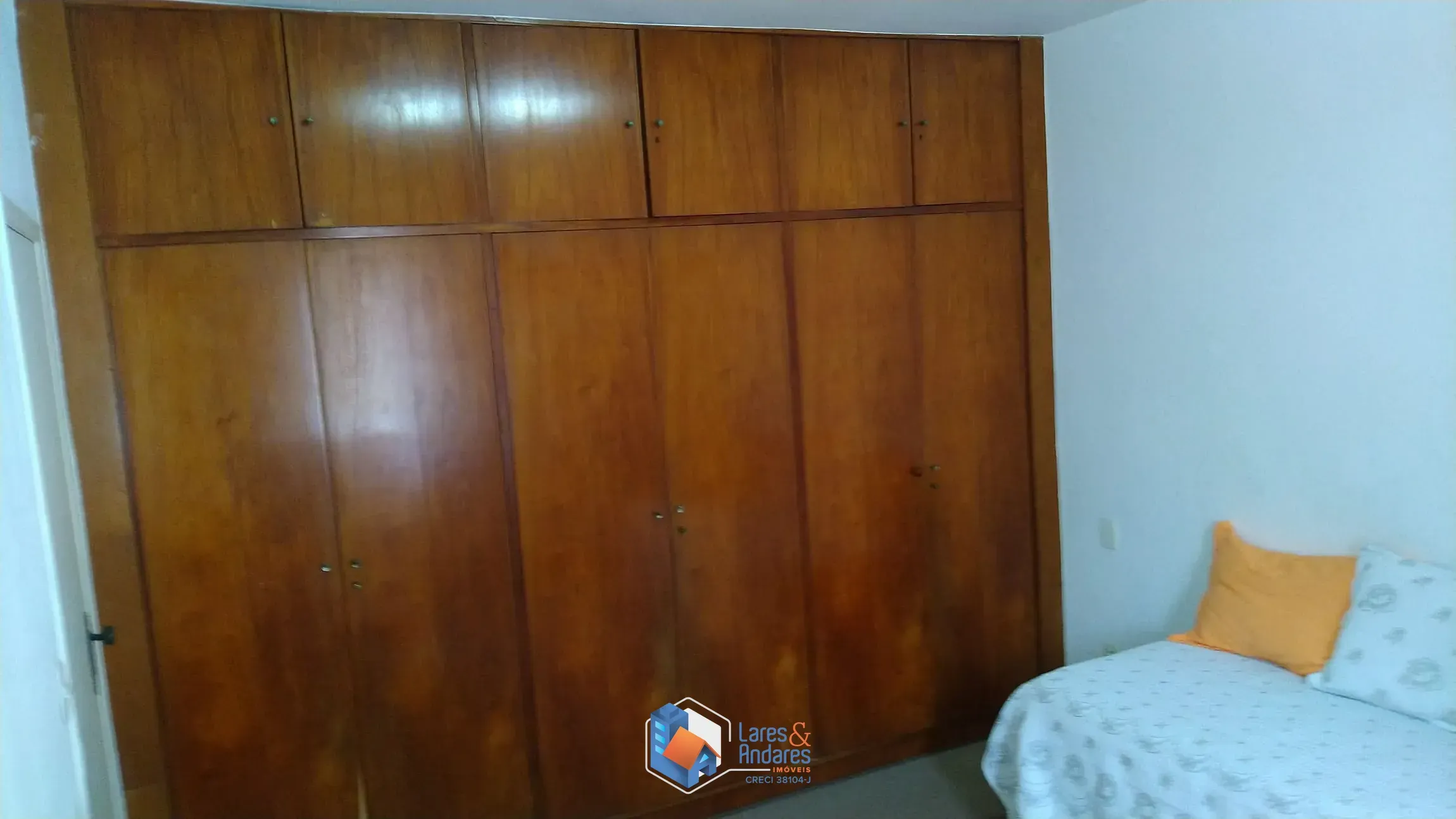 Imagem Sobrado à venda, com 360m de terreno na Casa Verde, com 4 dorm. 1 suíte, 2 salas, amplo terraço com salão de festas e 4 vgs de garagem. Oportunidade!