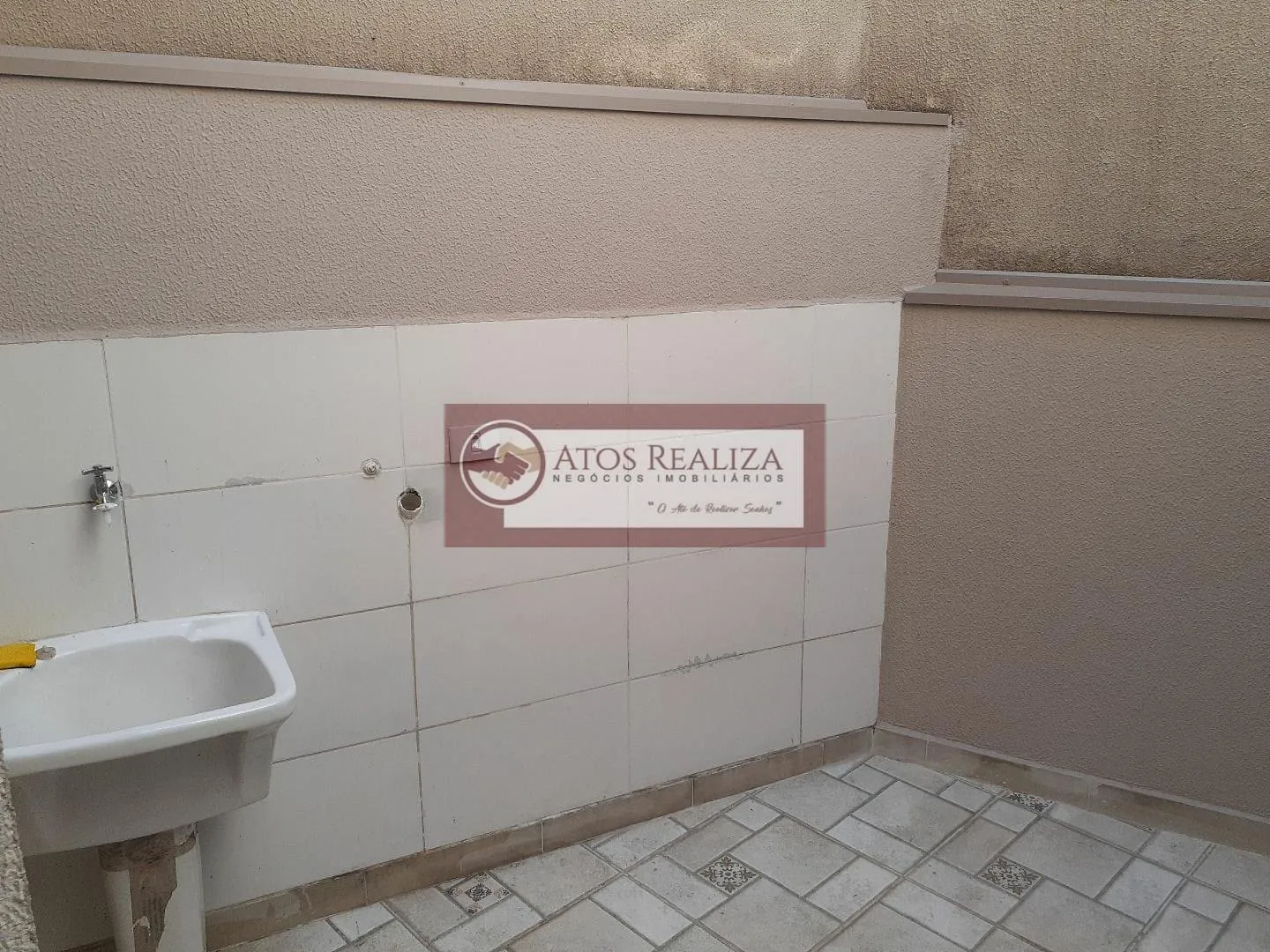 Imagem Oportunidade a Venda na Vila Império. Sobrado de 125m, com 3 dormitórios, sendo 1 suíte, sala, cozinha e 2 banheiros, 2 vagas de Garagens, aceita Financiamento bancários, valor de Oportunidade, R$ 580k, estuda uma proposta de permuta.