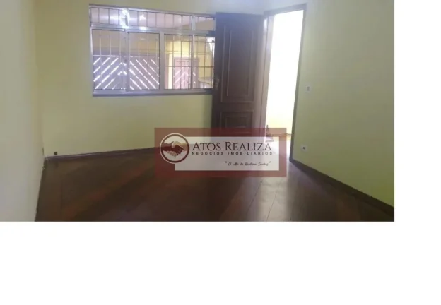 Imagem Grande oportunidade e muito lucrativo na vila Santa Catarina. Vendo imóvel com 3 casas + 1 salão comercial na Vila Santa Catarina. Casa 1= casa principal. Tem 2 dormitórios, sala, cozinha, banheiro. Tem também um sótão com 2 cômodos e 1 banheiro. Tem gara