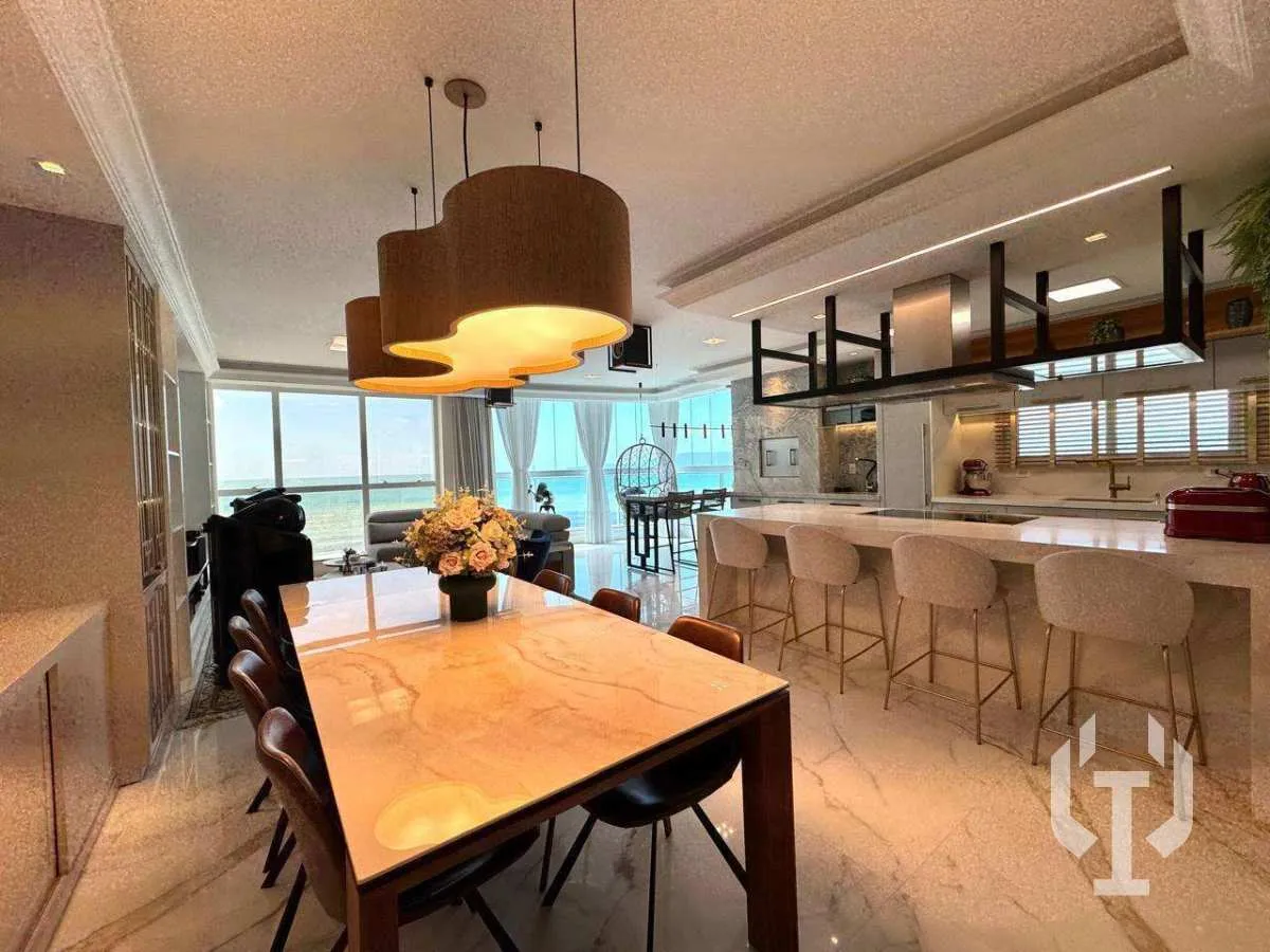 Imagem Apartamento Frente Mar Finamente Mobiliado e Decorado, com 4 Suítes, em Itapema.