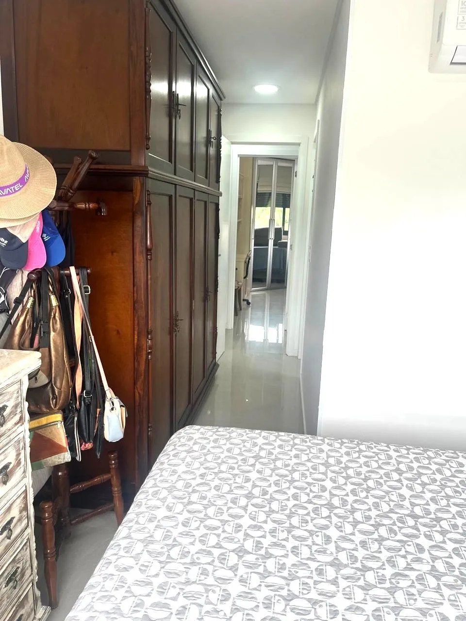 Imagem Apartamento no bairro Cristal de 2 dormitórios e vaga MOBILIADO
