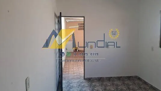 Imagem Casa com 2 dormitórios, quintal e garagem para locação em Piraporinha