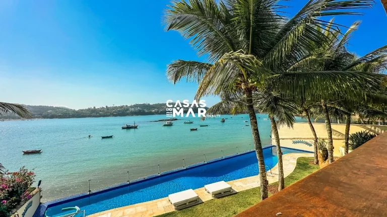 Imagem Imperdível casa frente mar à venda em Búzios-RJ, bairro Ferradura: 6 quartos, 6 suítes, 3 salas, 9 banheiros, 7 vagas, 880m².