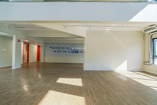Imagem Imponente Edifício Comercial em Perdizes, São Paulo: 11 Banheiros, 17 Vagas de Garagem, 1.067m² - Venda ou Locação!