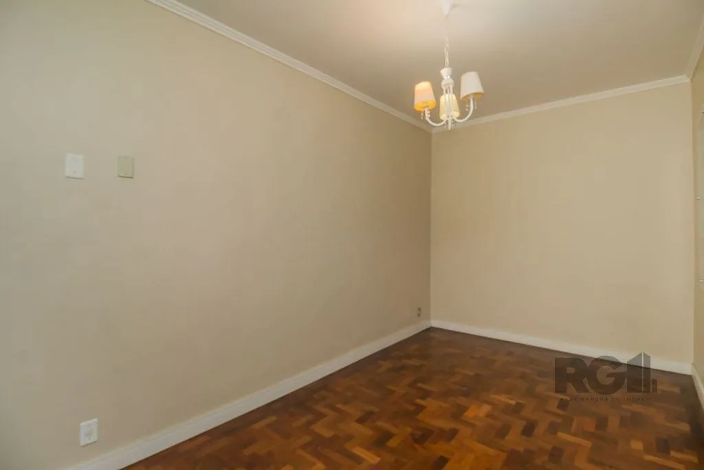 Imagem Excelente casa de 389,53m² com 8 dormitórios e 3 vagas.