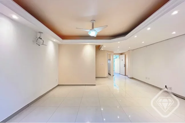 Imagem Casa especial no coraÃ§Ã£o do bairro Tristeza, um refÃºgio moderno com charme e conforto

Uma residÃ...