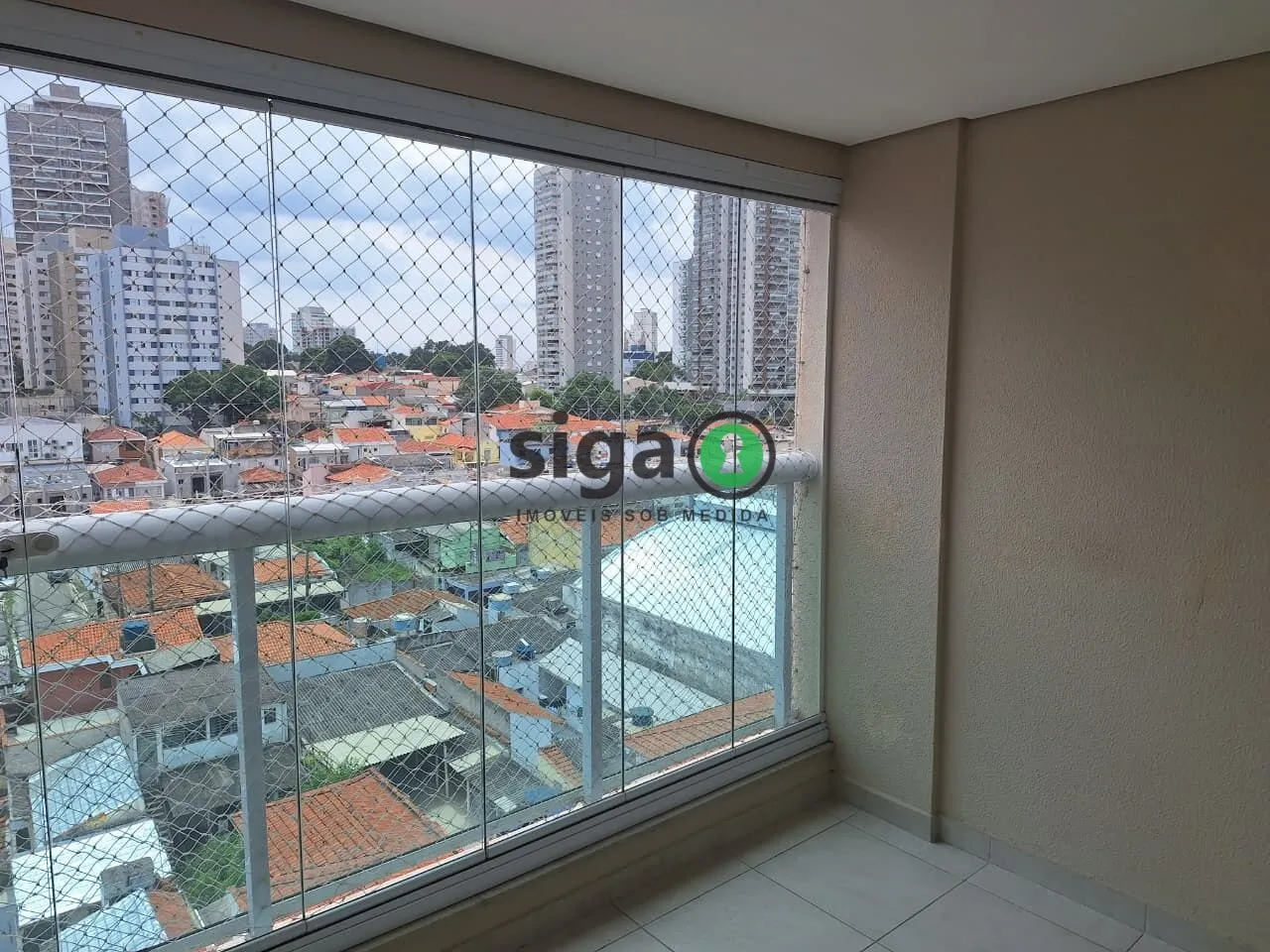 Imagem Apartamento reformado 2 Dormitórios com Suíte, Varanda e Vaga