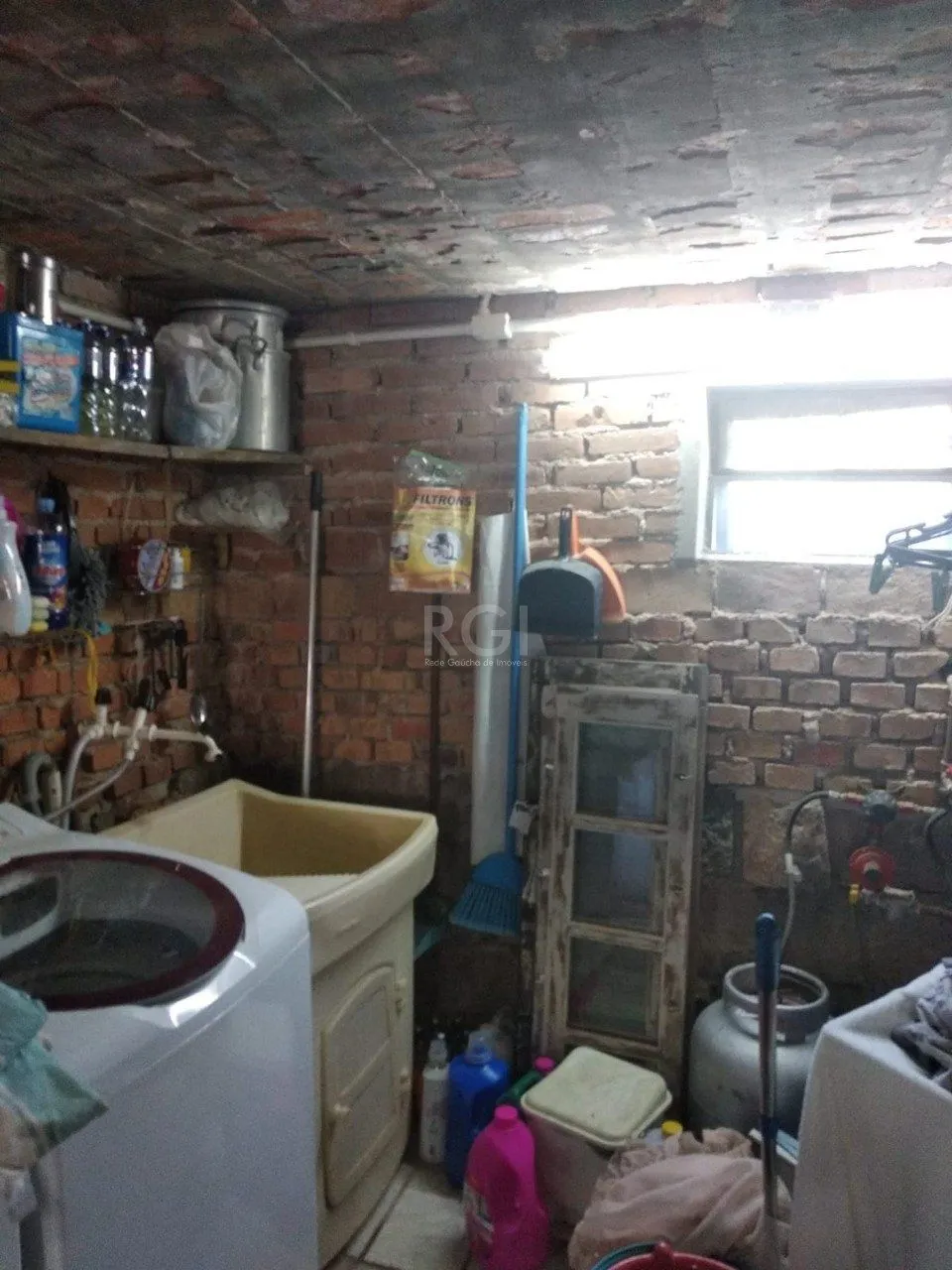 Imagem Casa 2 dormitórios, sala, banheiro garagem coberta, terreno 694m² bairro Camaquã, Porto Alegre/RS