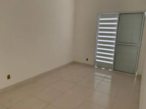 Imagem VENDA DE SOBRADO NA ESTÂNCIA PARAÍSO, EM ITAQUAQUECETUBA/SP, 70m² com 02 dorm, sacada, sala, cozinha, quintal aconchegante e garagem. CONSULTE-NOS.