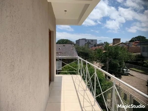 Imagem Casa de 3 Pavimentos com Sacadas, Lareira e Espaço Gourmet