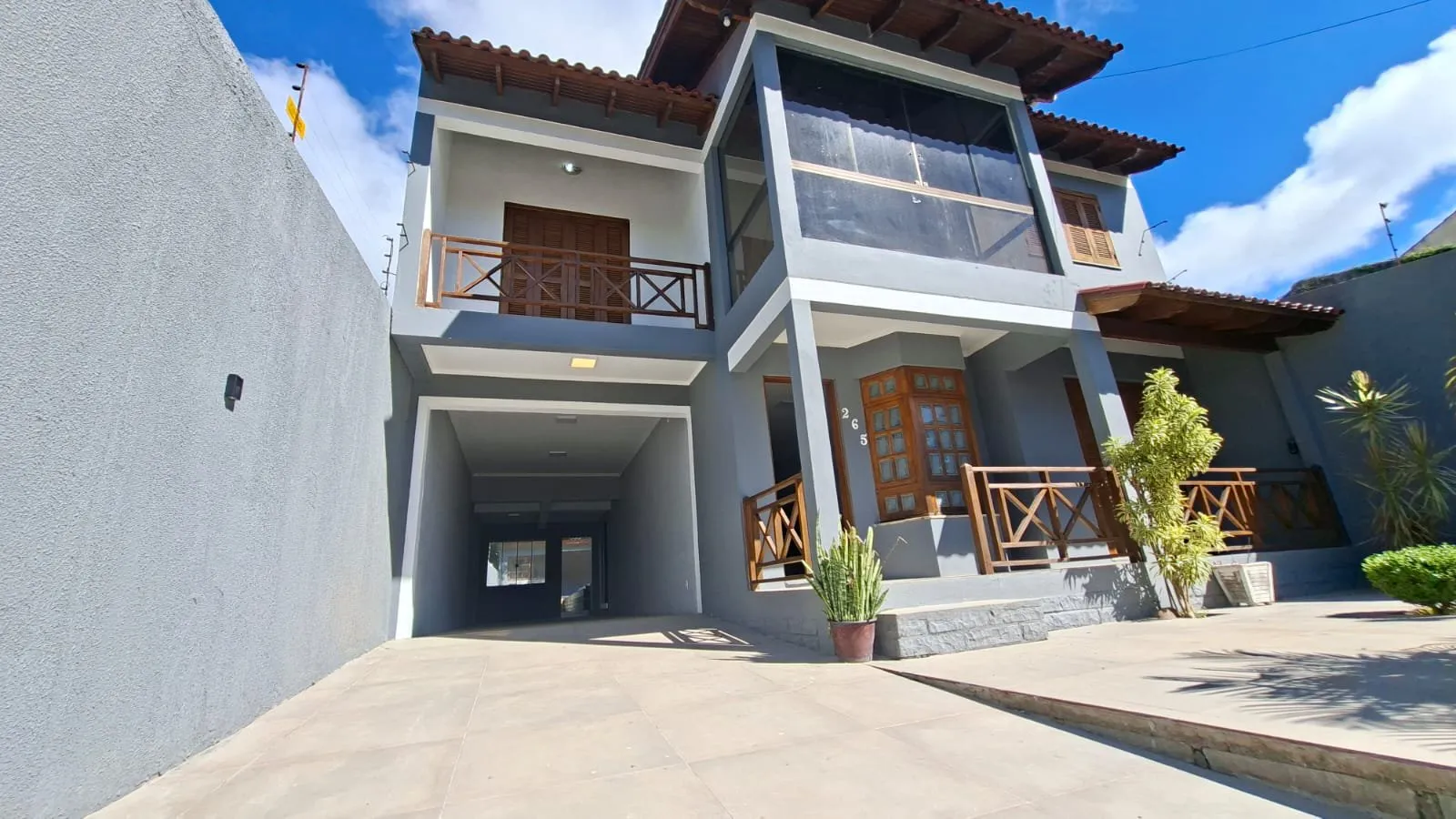 Imagem Casa impecável com suíte, piscina e espaço gourmet no Dom Feliciano - Centro de Viamão!