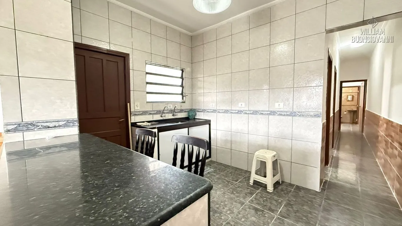 Imagem Casa c/ Suíte, 2 Vagas e Excelente Localização na Ocian