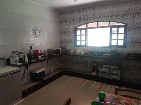 Imagem VENDA DE CHÁCARA NO RETIRO, EM ARUJÁ/SP, 4.300m² com 2 casas, 5 quartos, piscina. CONSULTE-NOS.