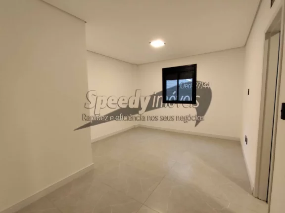 Imagem Casa para venda em Santos, sobreposta alta no Embaré