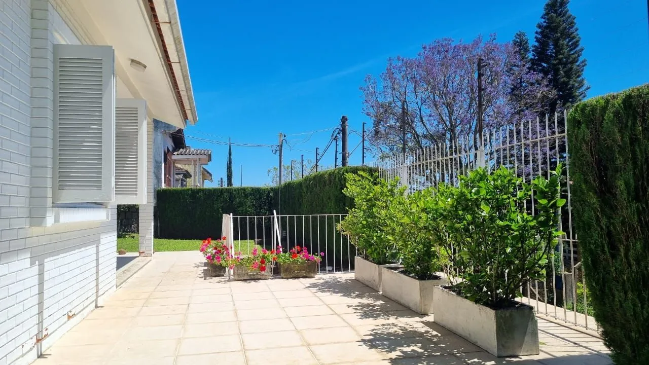 Imagem Casa Espetacular com Vista Deslumbrante, Reformada por Arquiteto de 2 dormitórios, suíte, próximo a PUC e Carrefour no bairro Partenon em Porto Alegre/RS/
