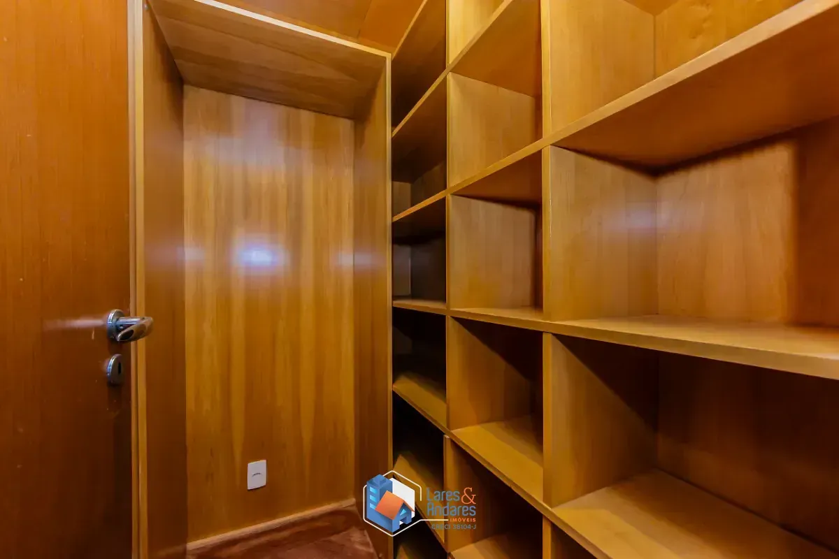 Imagem Duplex para venda em Indianópolis com 3 quartos, sendo 3 suítes, 198m²