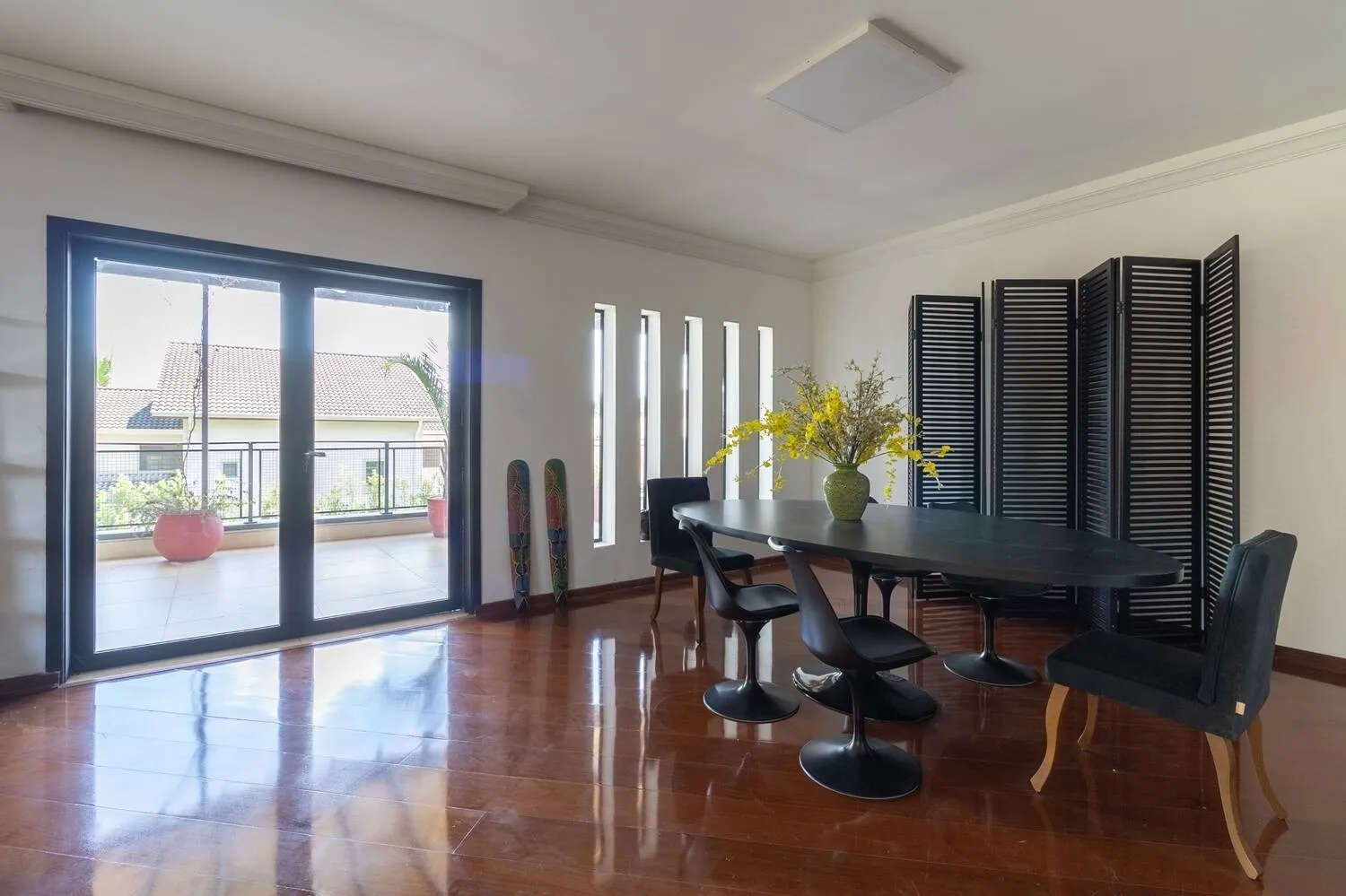 Imagem Casa de Luxo Modernizada em Alphaville ? Privacidade, Conforto e Sustentabilidade