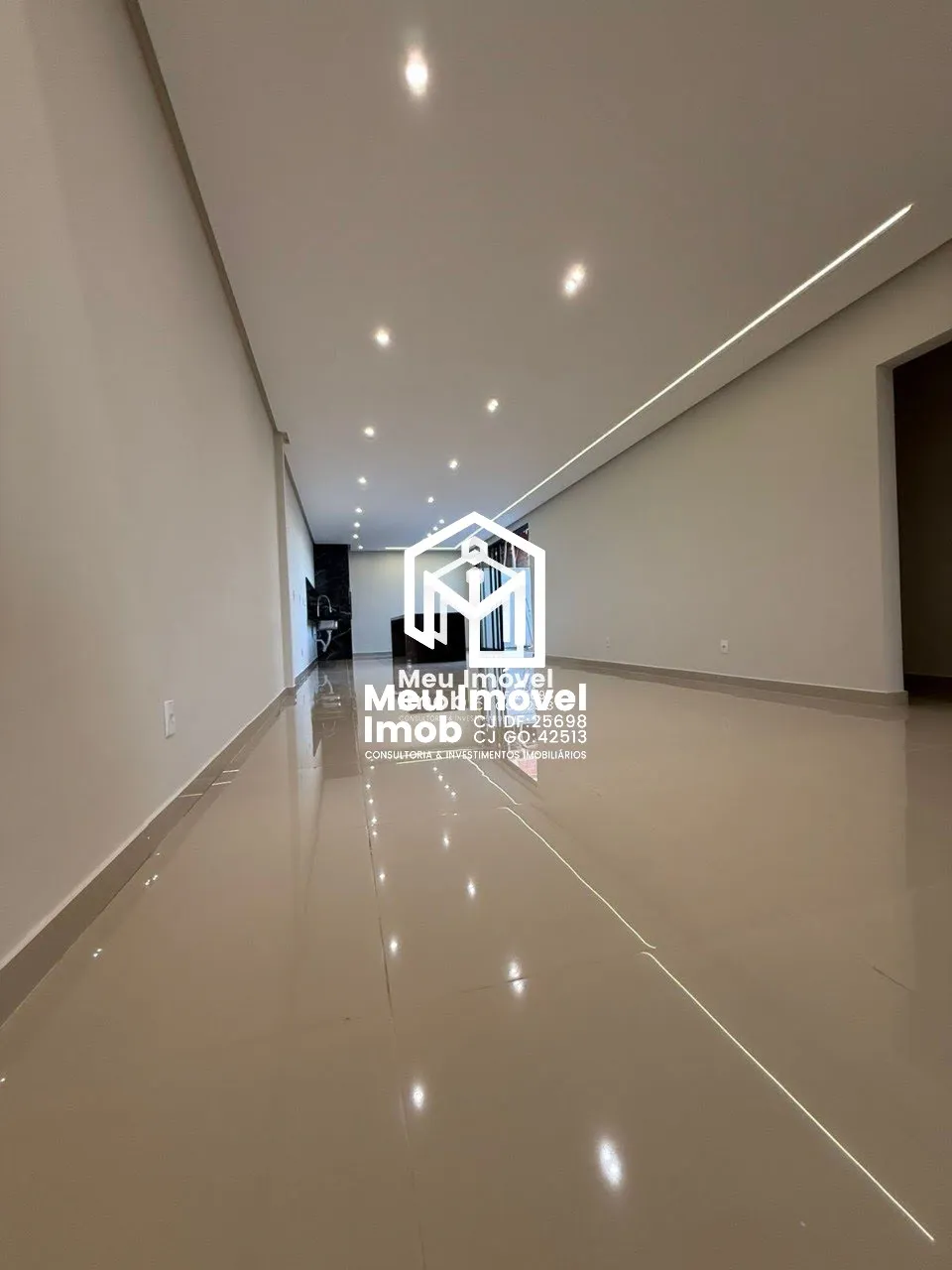 Imagem Casa Alto Padrão 3 Quartos 1 Suíte 4 Vagas 207m² Luziânia/GO
