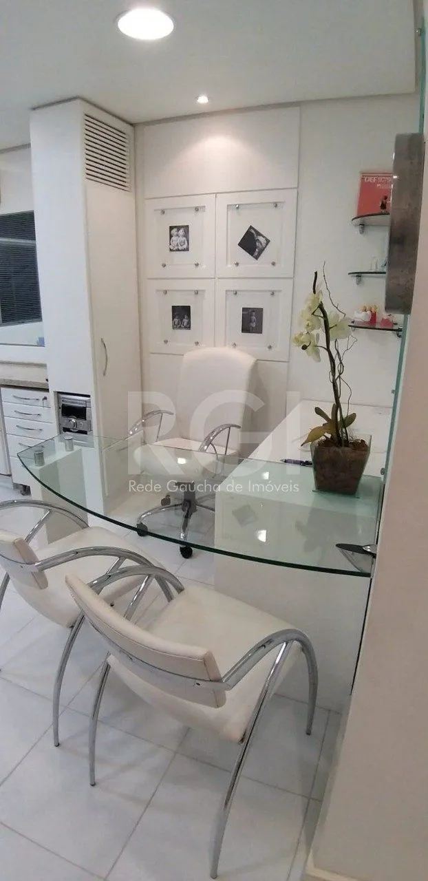 Imagem Sala comercial com 40m² privativos localizado no bairro Petrópolis em Porto Alegre/RS.