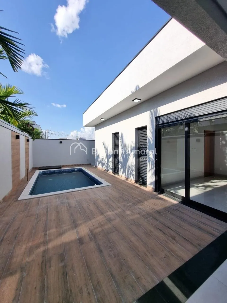 Imagem Casa à venda no condomínio Campos do Conde 2 em Paulínia, com 3 suítes e piscina.