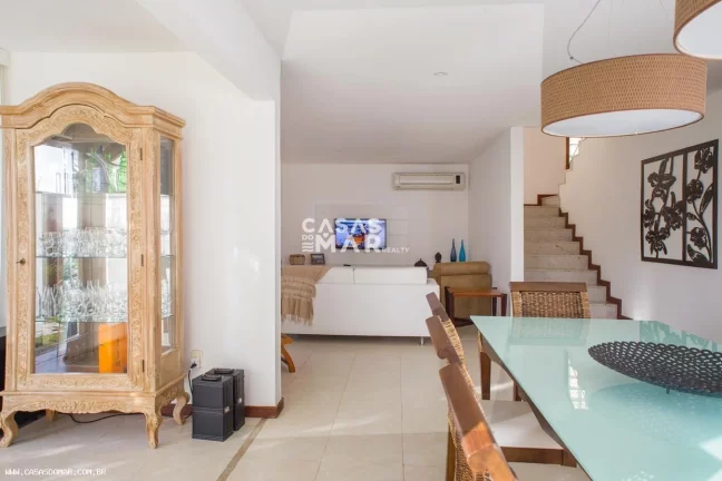 Imagem Casa em Condomínio à Venda em Geribá, Búzios-RJ: 4 Quartos, 4 Suítes, 5 Banheiros, 2 Vagas, 450 m².