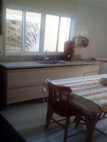 Imagem VENDA DE SOBRADO NO JARDIM PLANALTO, EM ARUJÁ/SP, 160m² com 3 suítes, 2 c/ sacada, sala de estar, copa, cozinha e garagem para 2 autos. CONSULTE-NOS.