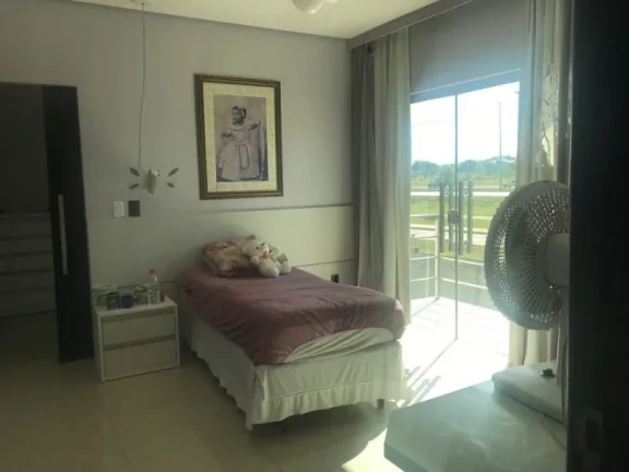 Imagem CASA COM 4 SUÍTES NA RUA 01 JOCKEY, CONDOMÍNIO FECHADO COM PORTARIA 24 HORAS, LOTE QUITADO E ESCRITURADO
