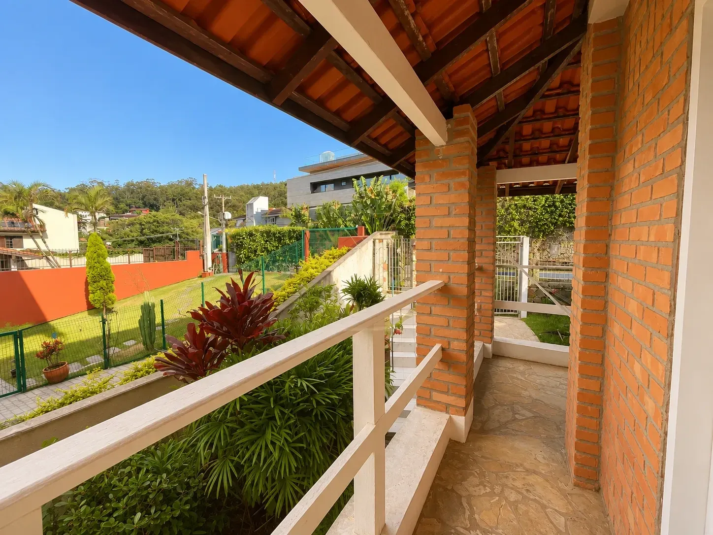 Imagem Sobrado com 4 Quartos à Venda, Locação ou Temporada, 266 m² em João Paulo - Florianópolis