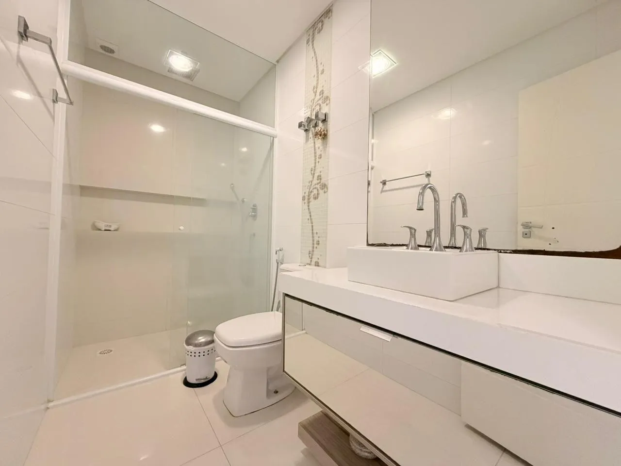 Imagem Apartamento à venda com 177m2 por R$ 2.700.000,00