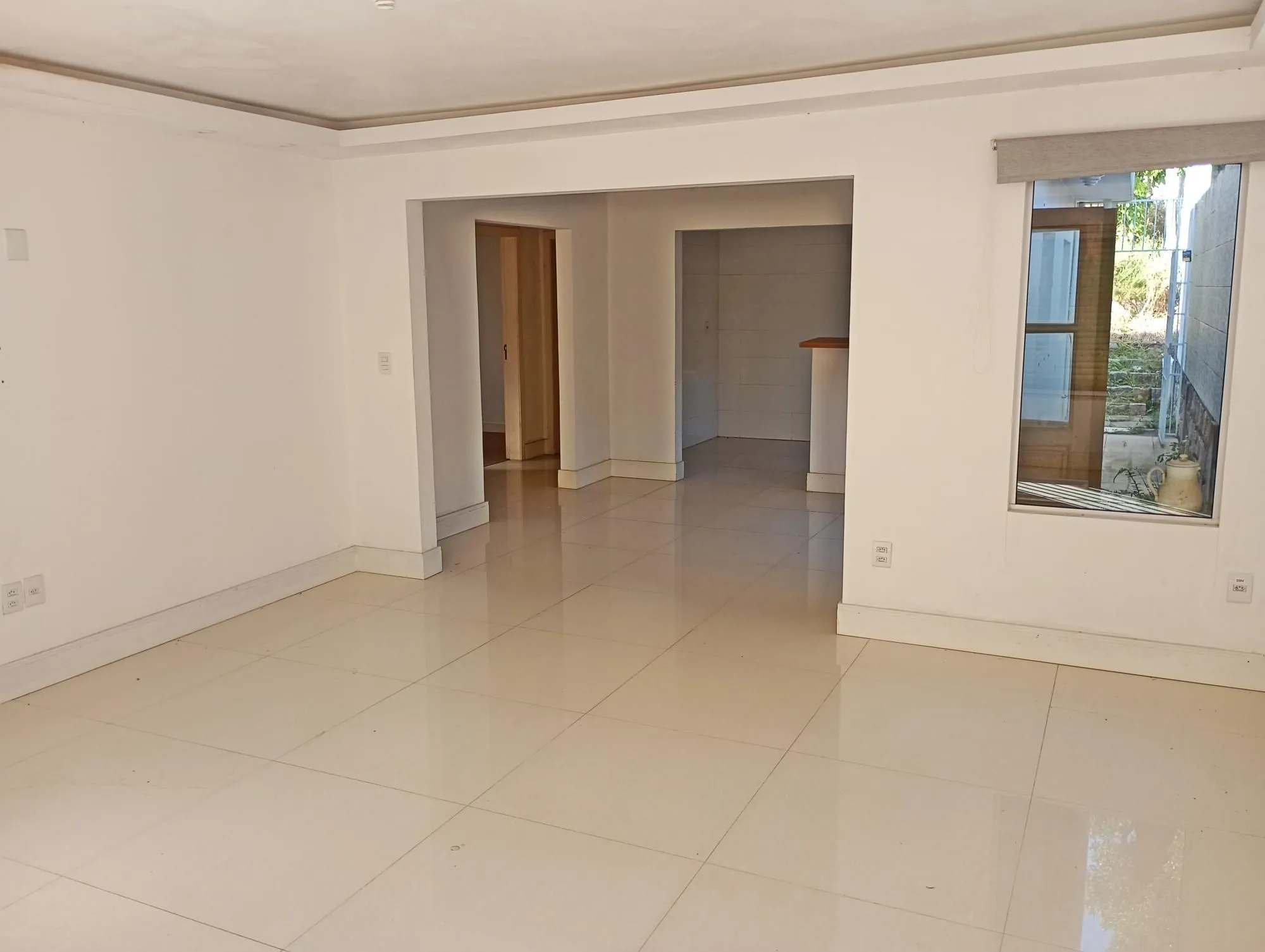 Imagem Casa com 3 suítes próxima ao Iguatemi e Parque Germânia