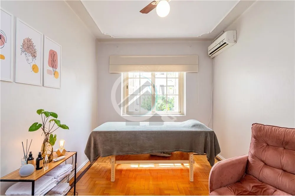 Imagem Ótima localização para comércio e residencial. Sobrado com duas casas com entradas individuais, ...