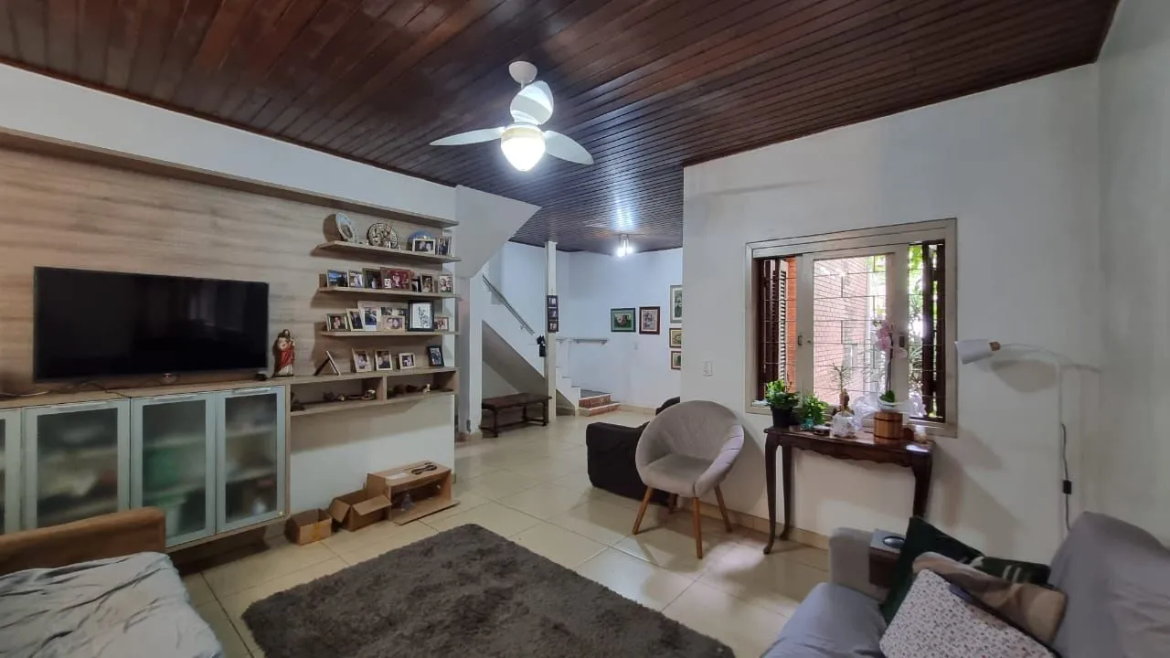Imagem Casa estilo sobrado para venda de 3 dormitórios com 2 vagas de garagem no bairro Cidade Baixa em Porto Alegre/RS.