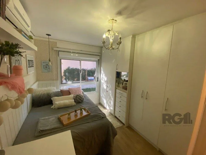 Imagem Casa em Condomínio para Comprar no bairro Pedra Redonda com 4 suítes