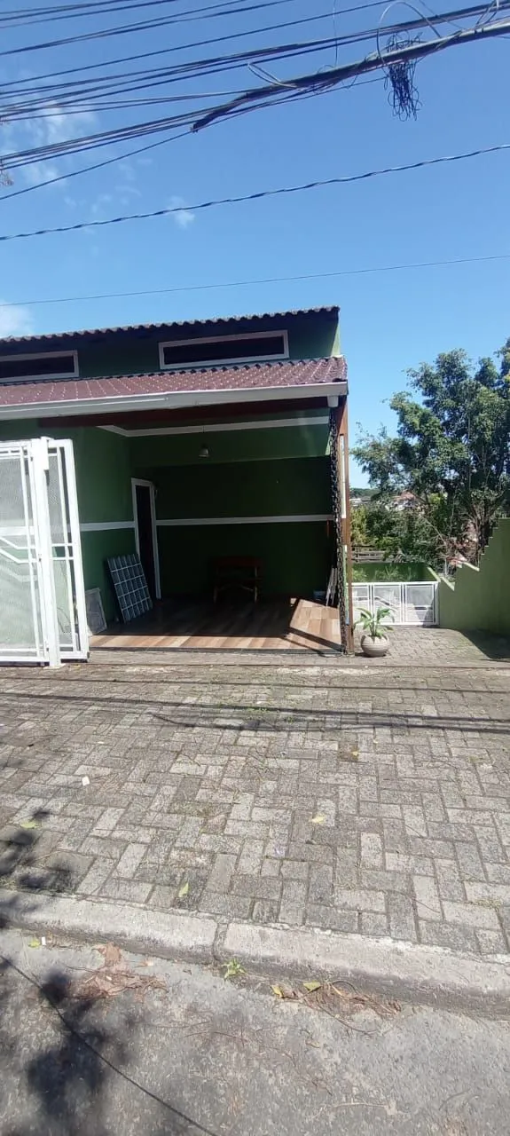 Imagem Casa com 02 quartos e 01 vaga no Bairro Cavalhada