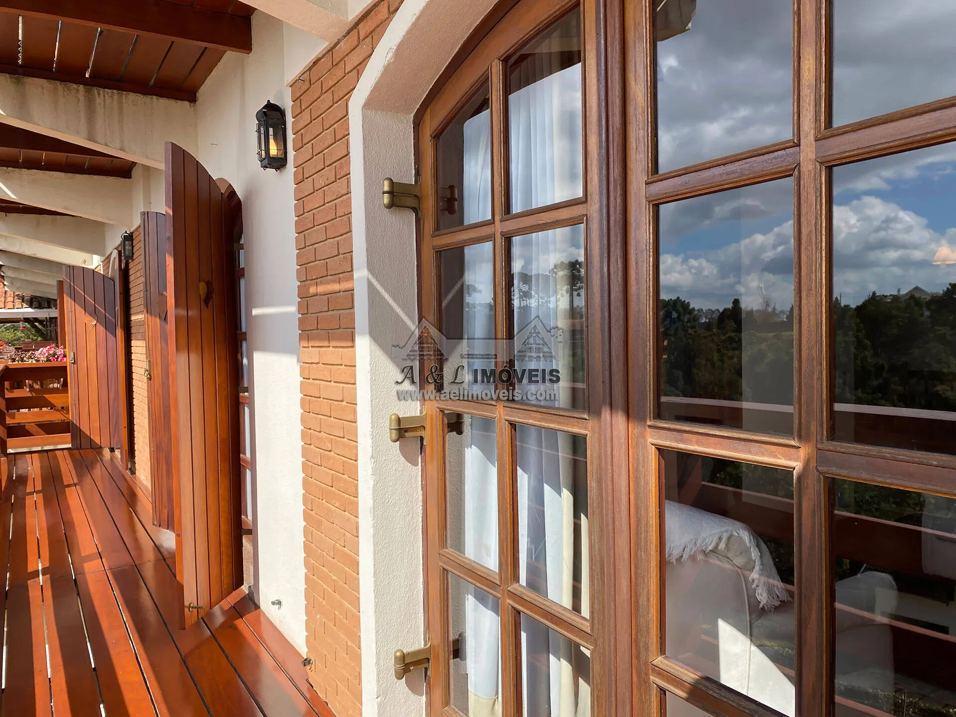 Imagem Apartamento à venda em Campos do Jordão - Duplex com 04 Suítes