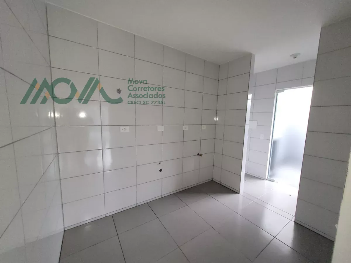 Imagem Casa de esquina, localizada no Balneário Farol do Itapoá II, com área construída de aproximadame...