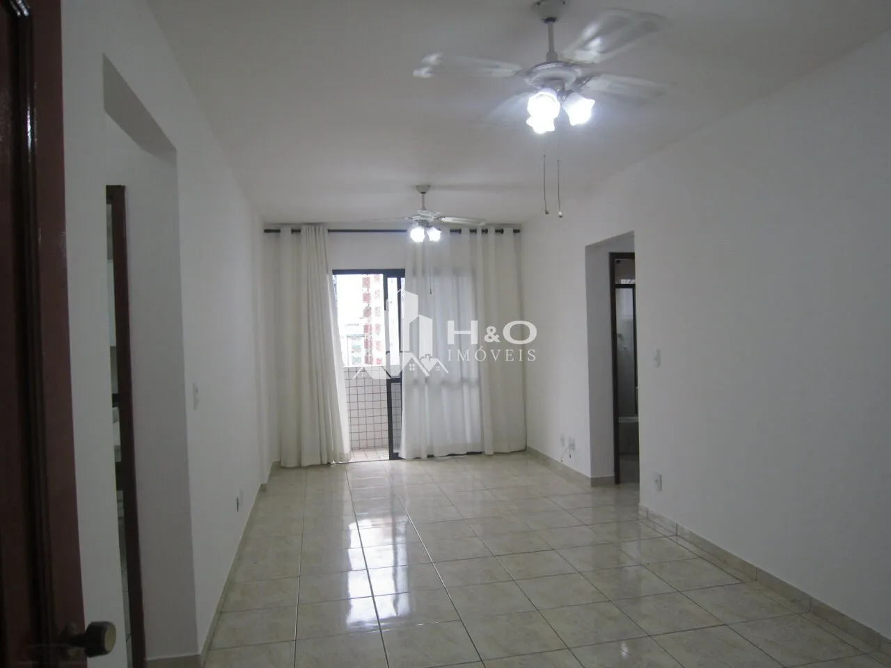 Imagem Apartamento à venda na Praia Grande - Bairro Guilhermina, a apenas 100 metros da praia!