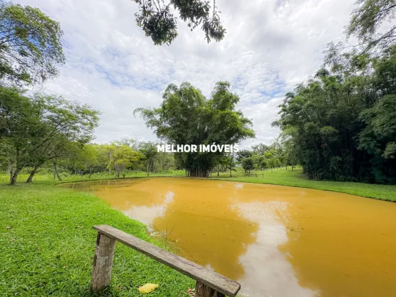 Imagem Sítio à venda em Camboriú-SC com 15.595m². Um verdadeiro paraíso com 6 lagoas, pomar e móveis rústicos.