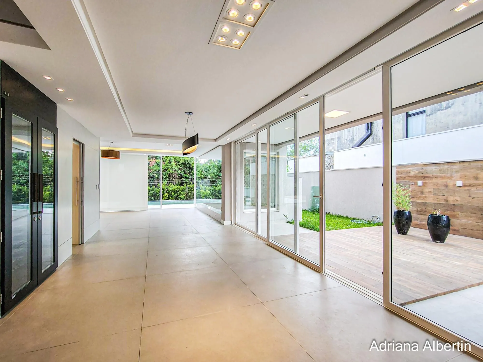 Imagem Casa com 400m² e 4 suítes