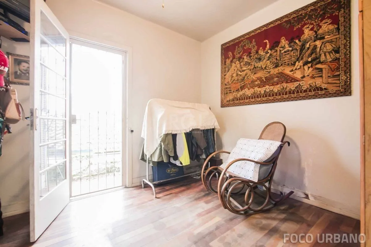 Imagem Casa para Venda - 250m², 4 dormitórios, 2 vagas - Petrópolis