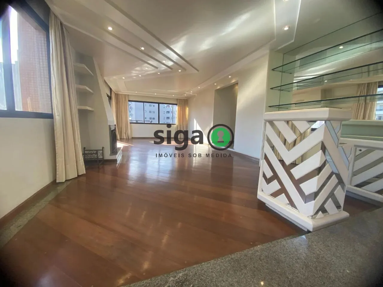 Imagem Apartamento á Venda - 235m², 4 Suítes e 4 Vagas em Moema.