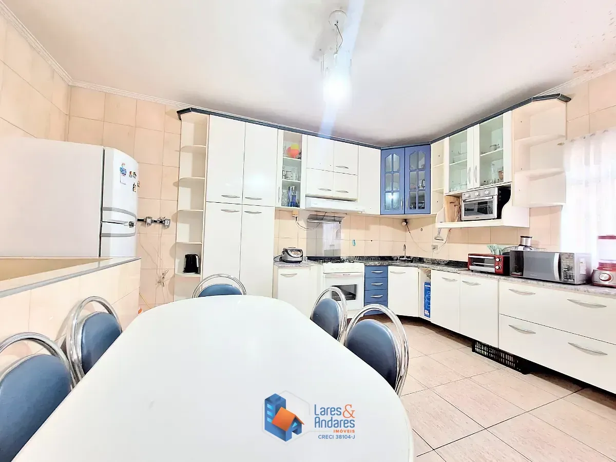 Imagem Sobrado para venda em Jardim Cecy com 2 quartos, 210m²