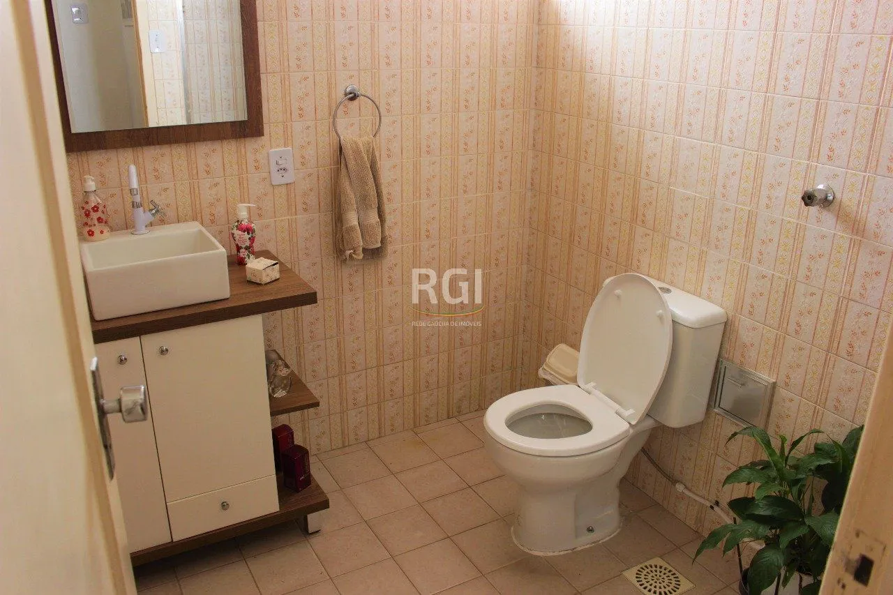 Imagem Casa para Venda - 208m², 3 dormitórios, 1 vaga - Partenon