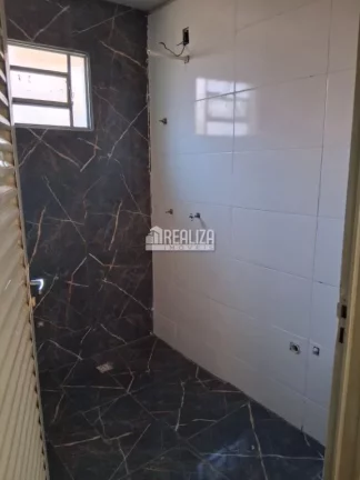 Imagem Casa à venda no Parque dos Girassóis III em Uberaba: 2 dormitórios, cozinha, sala e mais!