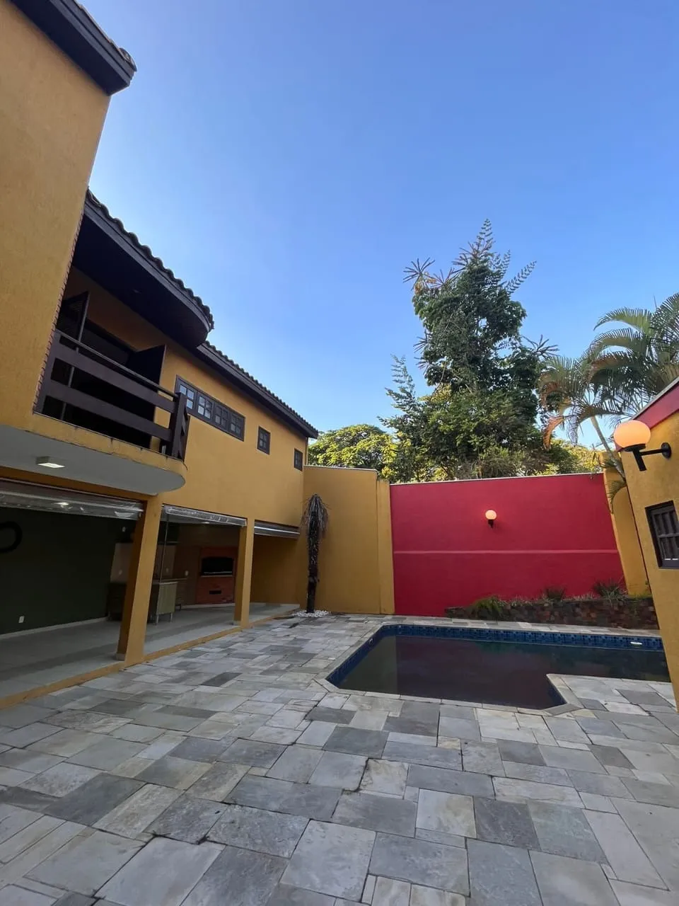 Imagem Casa para locação no Jardim Isaura, Sorocaba-SP: 5 quartos, 5 suítes, 2 salas, 7 banheiros, 4 vagas de garagem.
