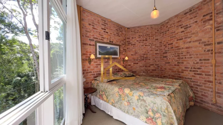 Imagem Casa com 4 dormitórios sendo 2 suítes à venda, 285 m² por R$ 1.600.000 - Golfe - Teresópolis/RJ