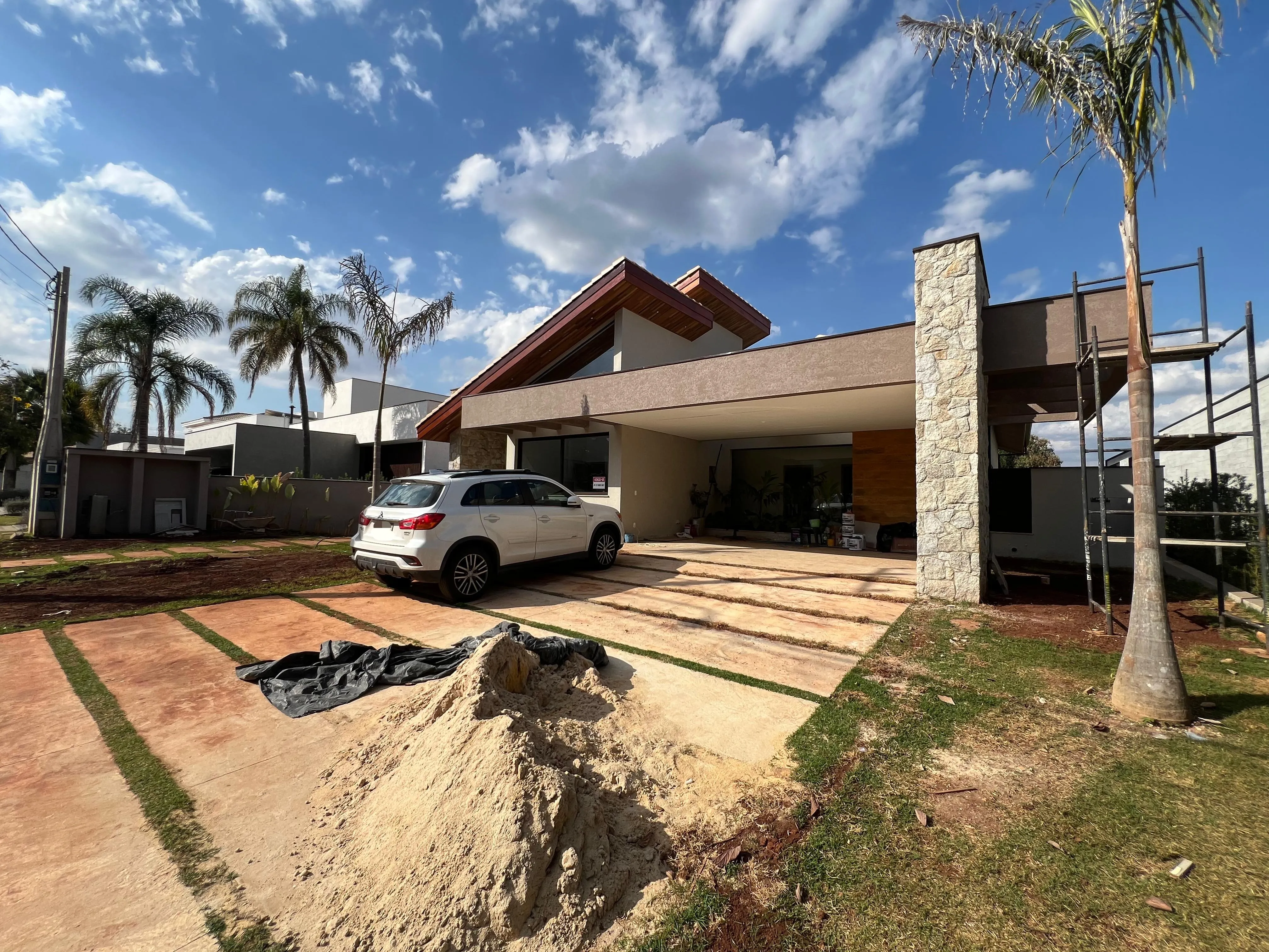 Imagem Luxuosa Casa no Condomínio Fazenda Imperial - 1700m² de Terreno e 402m² de Área Construída