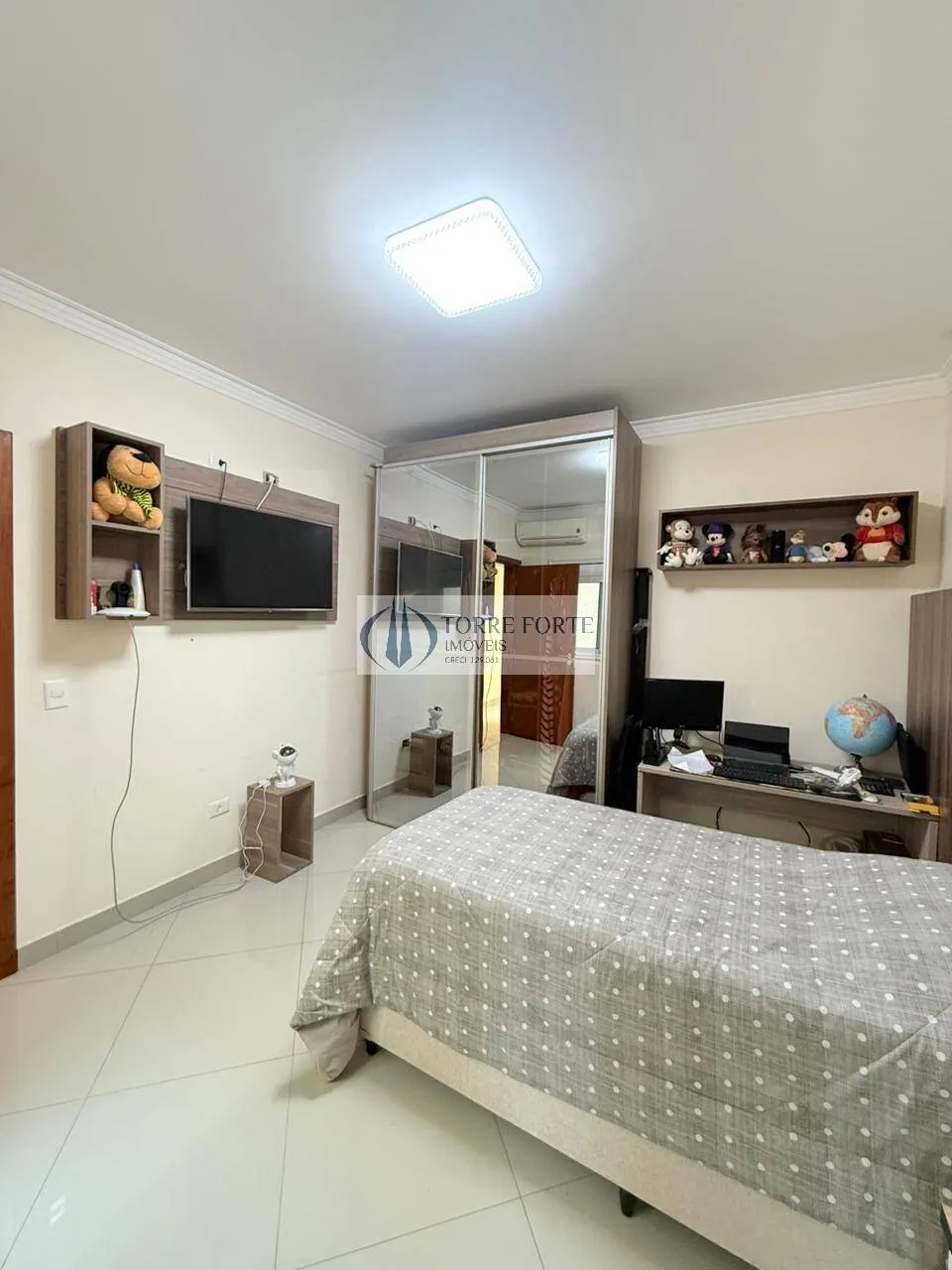 Imagem Linda casa com 4 dormitorios 4 suites 2 vagas na Penha.