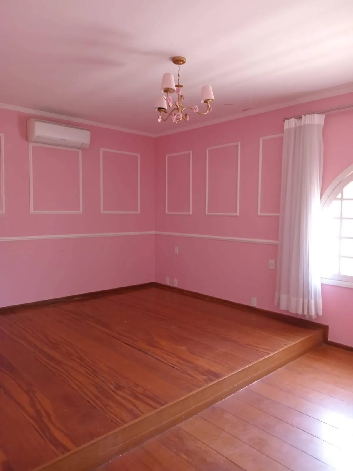 Imagem Casa dos Sonhos à Venda no Tamboré 1: Conforto, Lazer e Privacidade